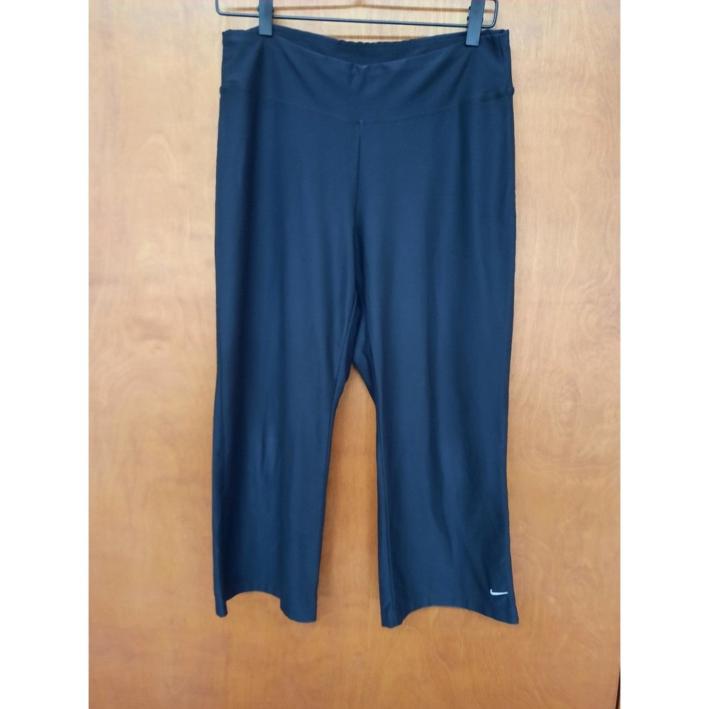 Nike FIT DRY Black Capri Leggings - Size S